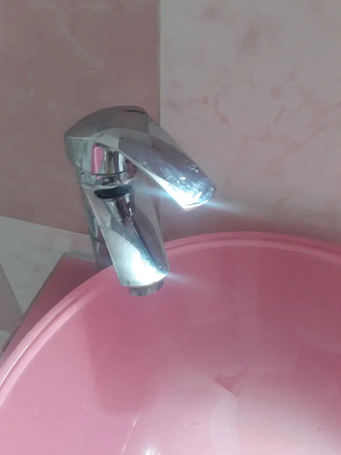 روشویی و شیر اهرمی|لوازم سرویس بهداشتی|اصفهان, برازنده|دیوار