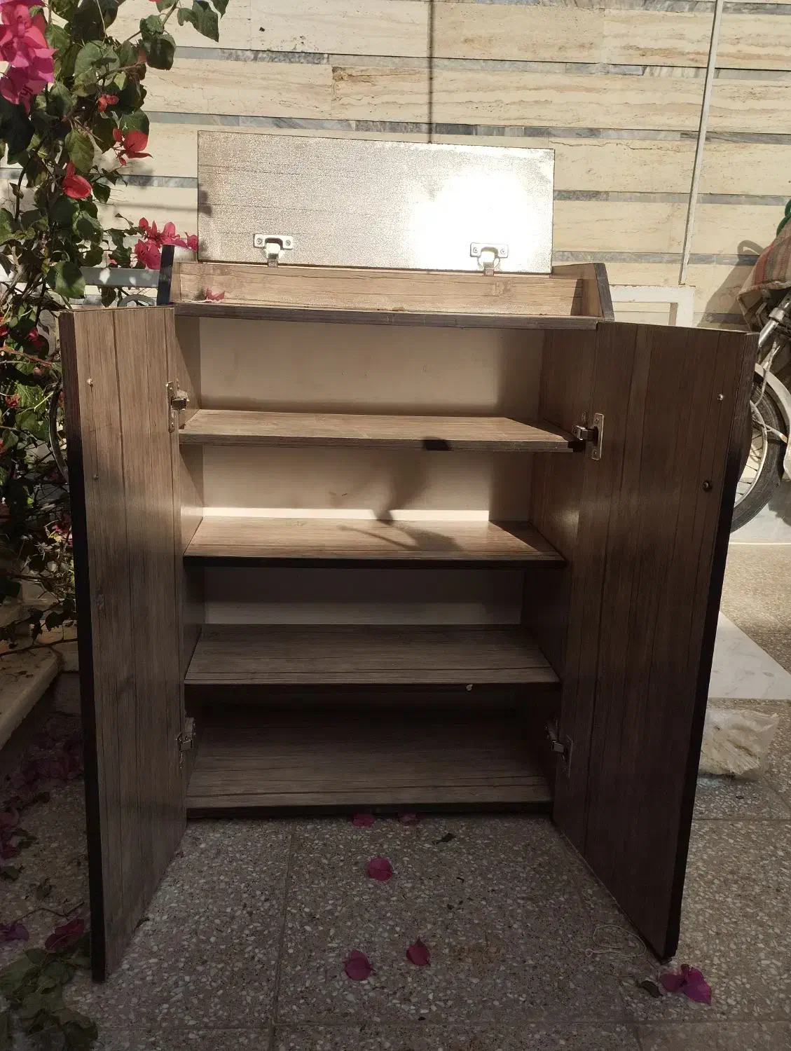 جاکفشی|جاکفشی، کمد، دراور|قم, دروازه ری|دیوار