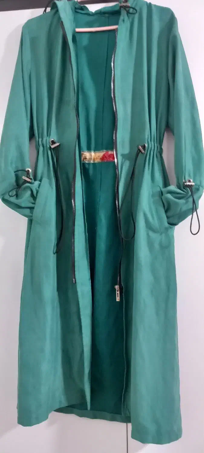 بارونی بلند|لباس|همدان, |دیوار