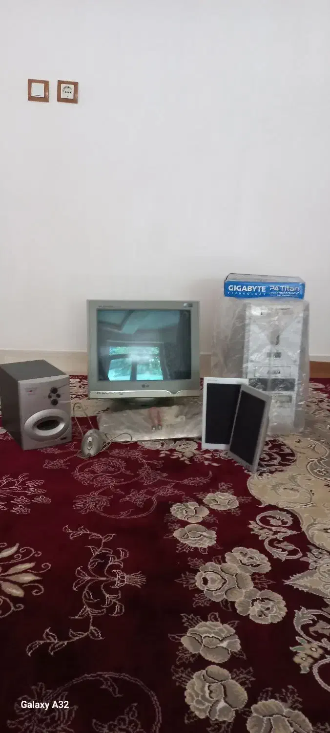 کامپیوتر|رایانه رومیزی|بهار, |دیوار