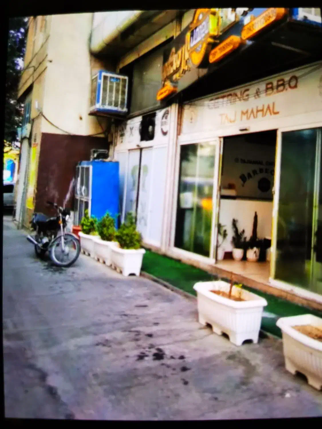 اجاره مغازه تجاری 103 متری همراه بابالکن واتاق|اجارهٔ مغازه و غرفه|شیراز, رحمتآباد|دیوار