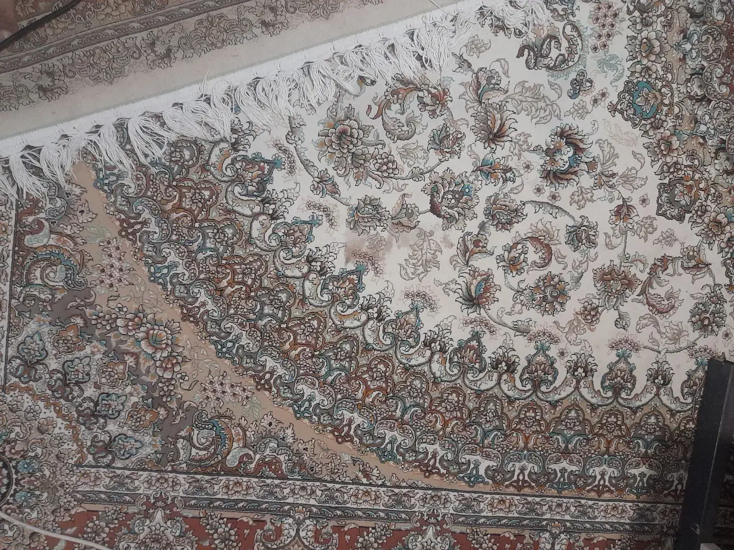 فرش ۹متری ۱۲۰۰شانه کرم رنگ درحد نو|فرش|الوند, |دیوار