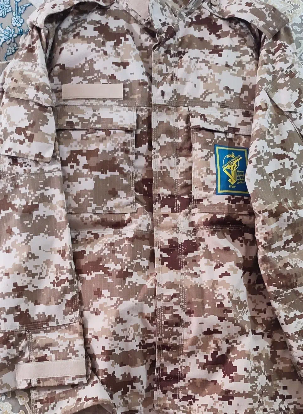 لباس نظامی و پوتین نو|لباس|اهواز, فرهنگ شهر|دیوار