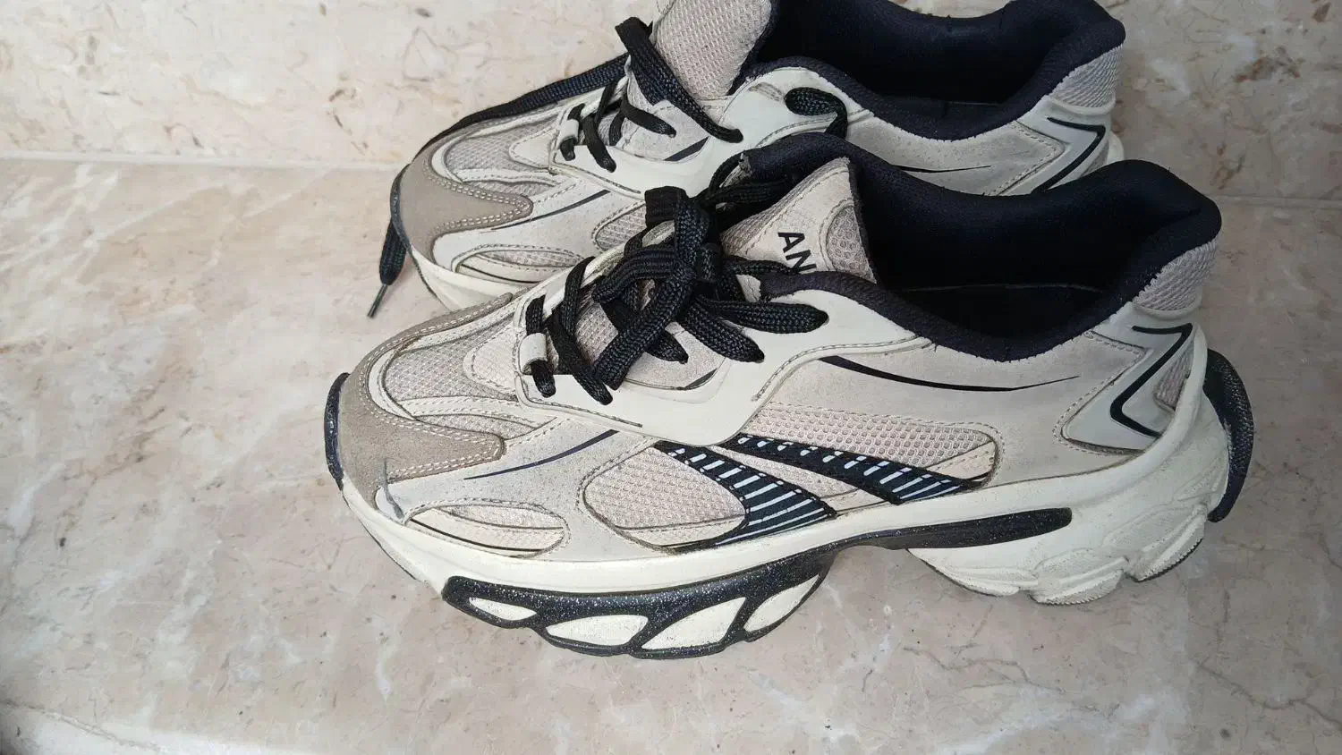 کتونی|کیف، کفش، کمربند|رشت, پیرکلاچای|دیوار