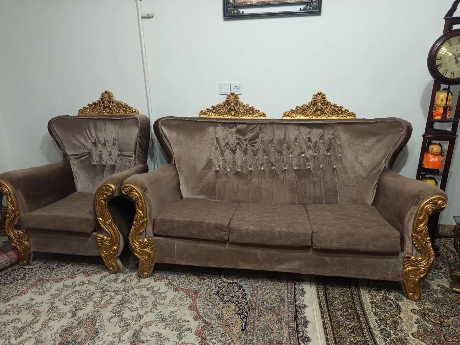 فروش یک دست مبل راحتی هفت نفره|مبلمان خانگی و میز عسلی|آبیک, |دیوار