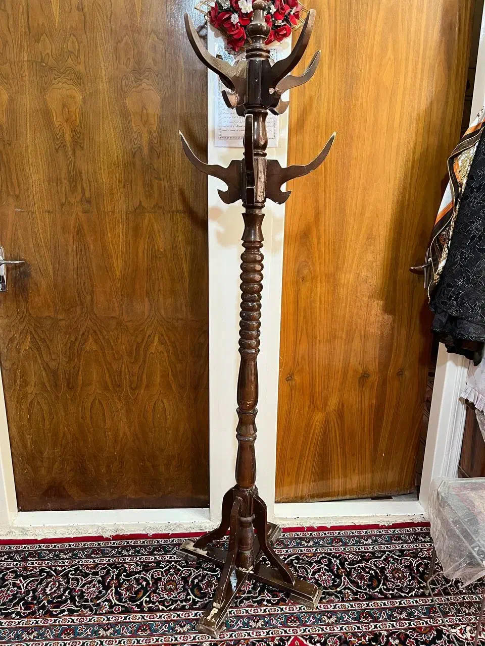 جالباسی ایستاده|بندرخت و رخت‌آویز|کاشان, سیفی آباد|دیوار