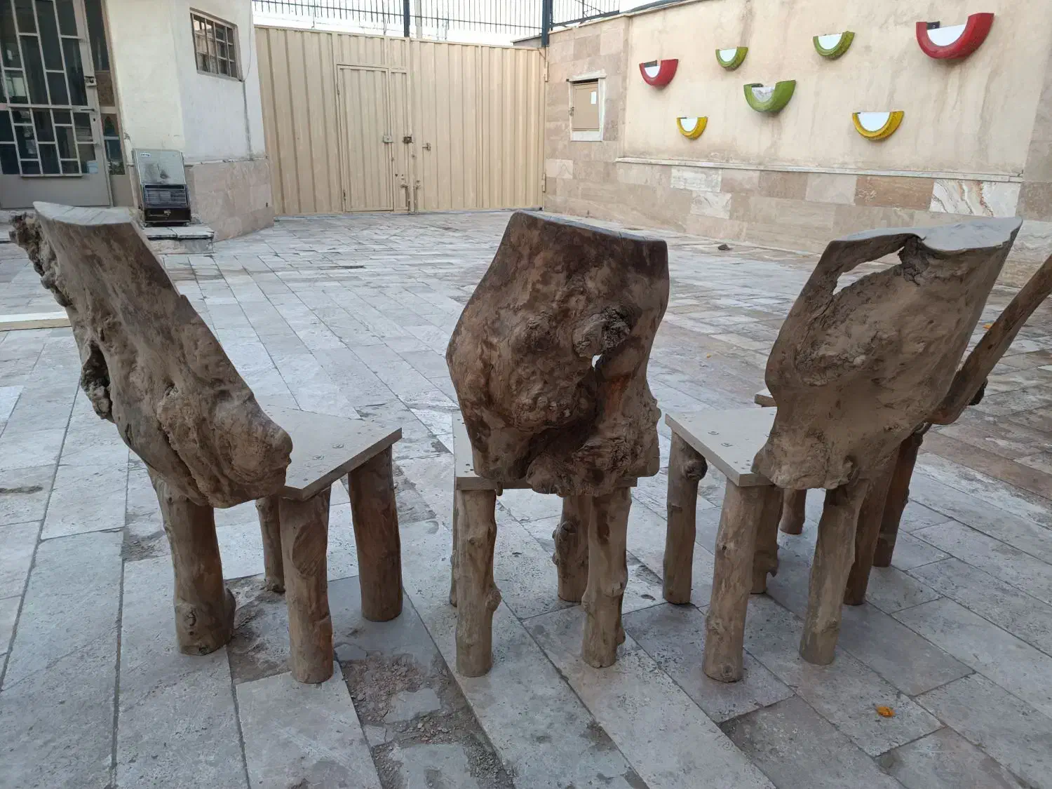 صندلی های تنه درختی|صندلی و نیمکت|پردیس, سیاه سنگ|دیوار