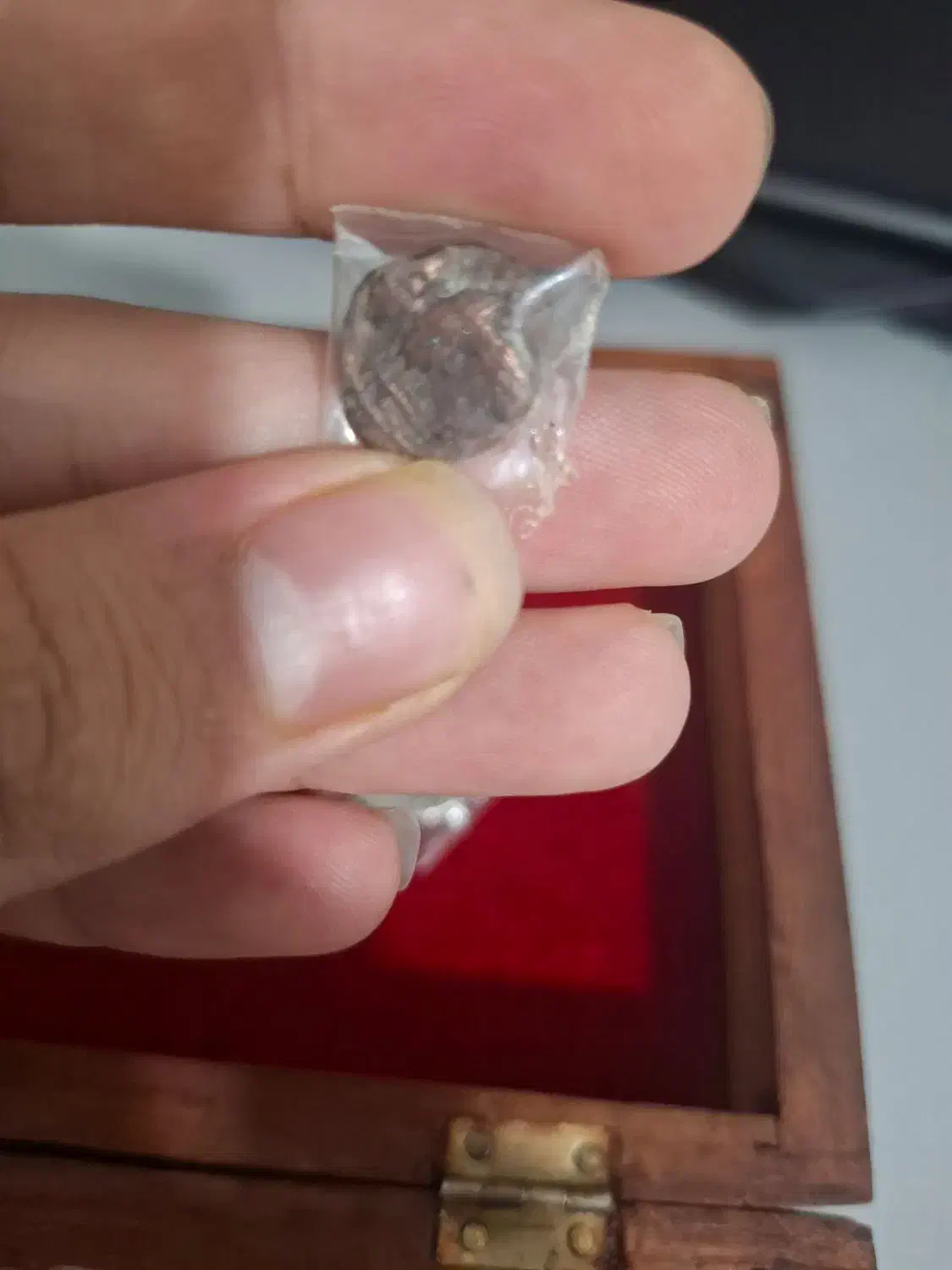 تعدعدی سکه و اشیای عتیقه|کلکسیون سکه، تمبر، اسکناس|شوشتر, |دیوار