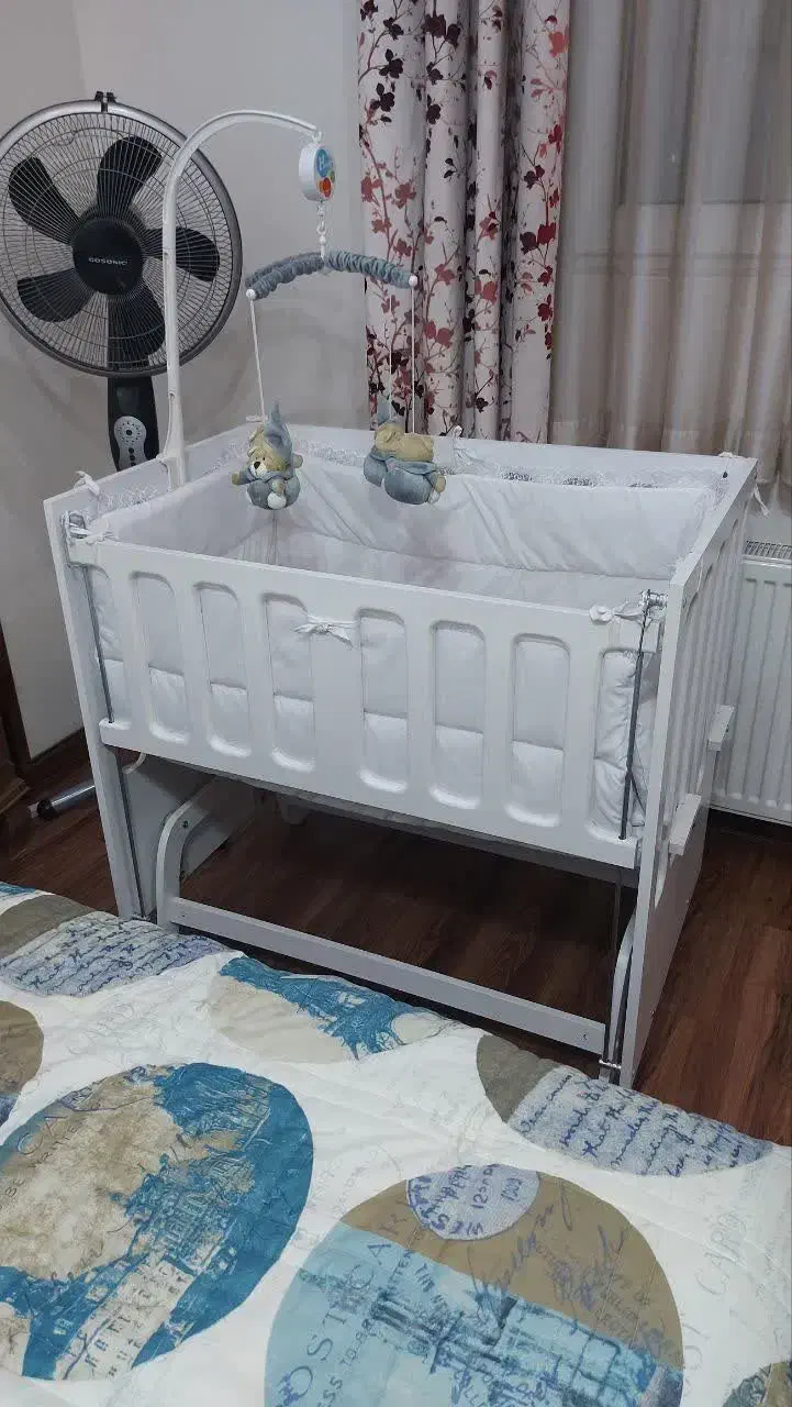 گهواره کنار تخت مادر|تخت و صندلی بچه|تهران, بلورسازی|دیوار