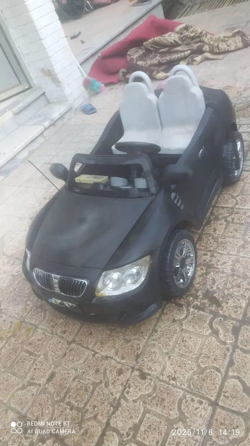 ماشین شارژی درحدنو دونفره و دوموتوره مفت|اسباب‌بازی بچه|مشهد, هنرور|دیوار