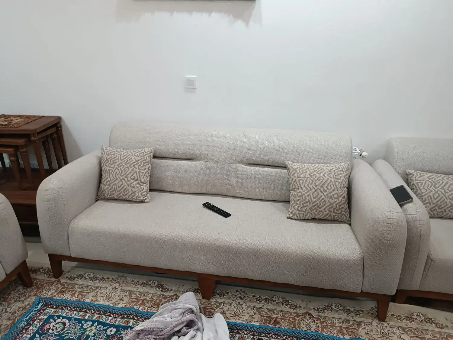 فروش مبلمان راحتی سفید|مبلمان خانگی و میز عسلی|خرمدره, |دیوار