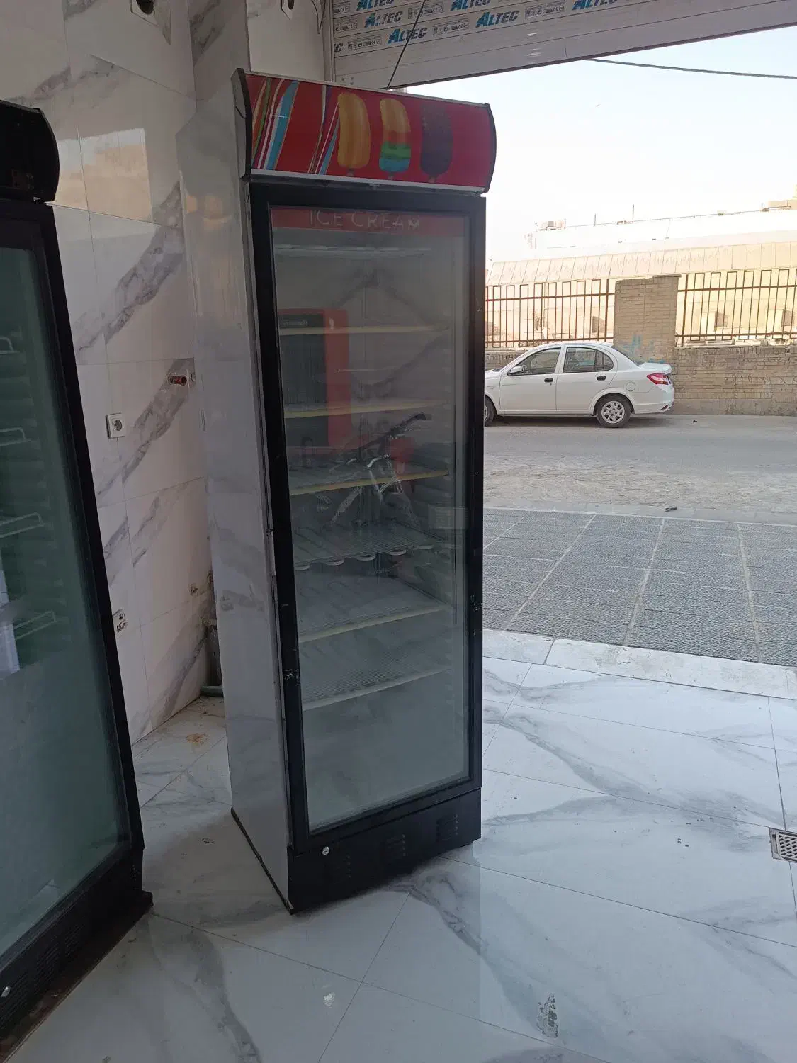 یخچال ((فریزر)) تک درب ایستاده در حد نو|کافی‌شاپ و رستوران|تهران, شهرک ابوذر|دیوار