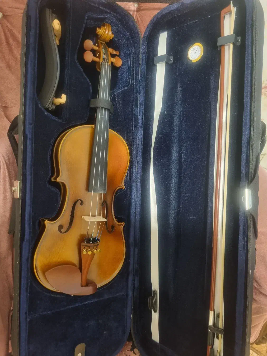 فروش ویالون ۴ ۴ همراه با کتاب های اموزشی|ویولن|تهران, تهرانپارس جنوبی|دیوار