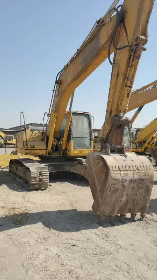 بیل کوماتسو ۲۲۰ خط ۷  ۲۰۰۹|خودرو سنگین|اهواز, پادادشهر|دیوار