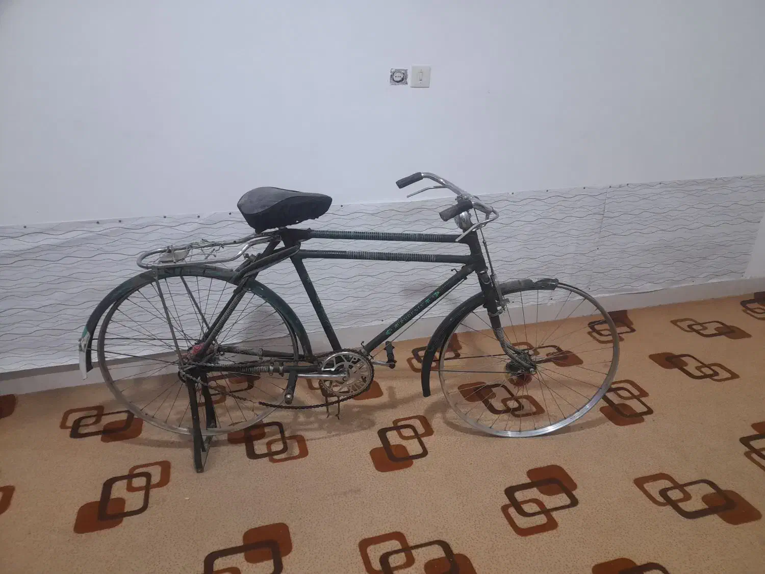 دوچرخه قدیمی و کپسول گاز|دوچرخه، اسکیت، اسکوتر|بن, |دیوار