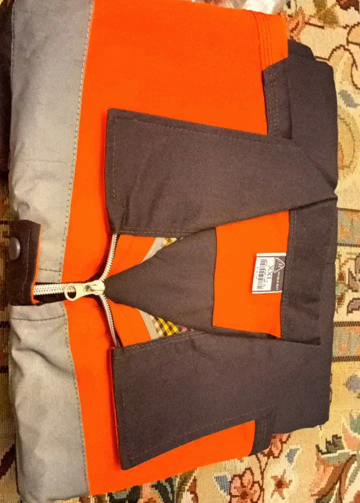 لباس کار|لباس|تربتحیدریه, کلاته توکلی|دیوار