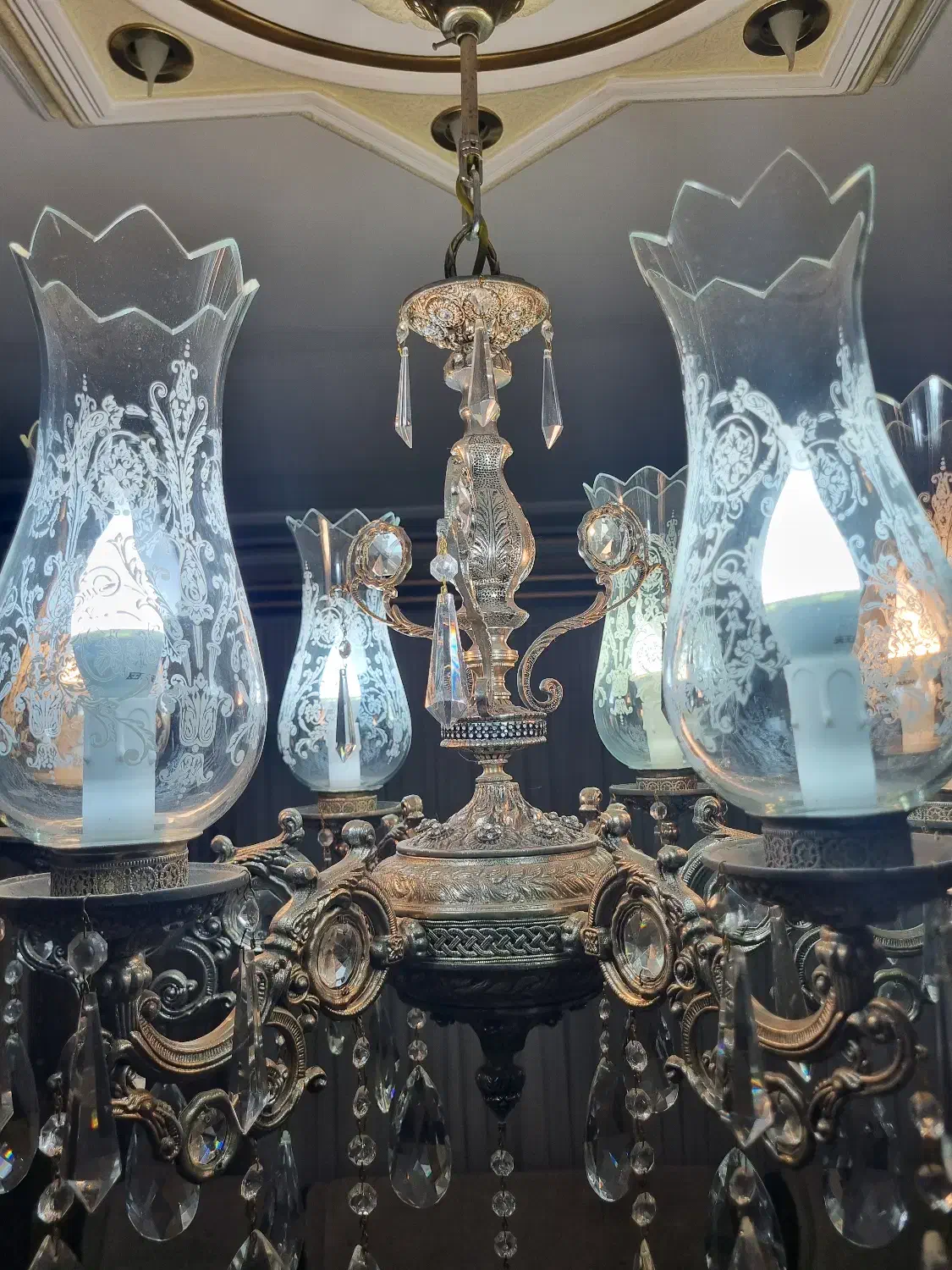 لوستر برنزی|لوستر و چراغ آویز|نیشابور, فردوس شمالی|دیوار