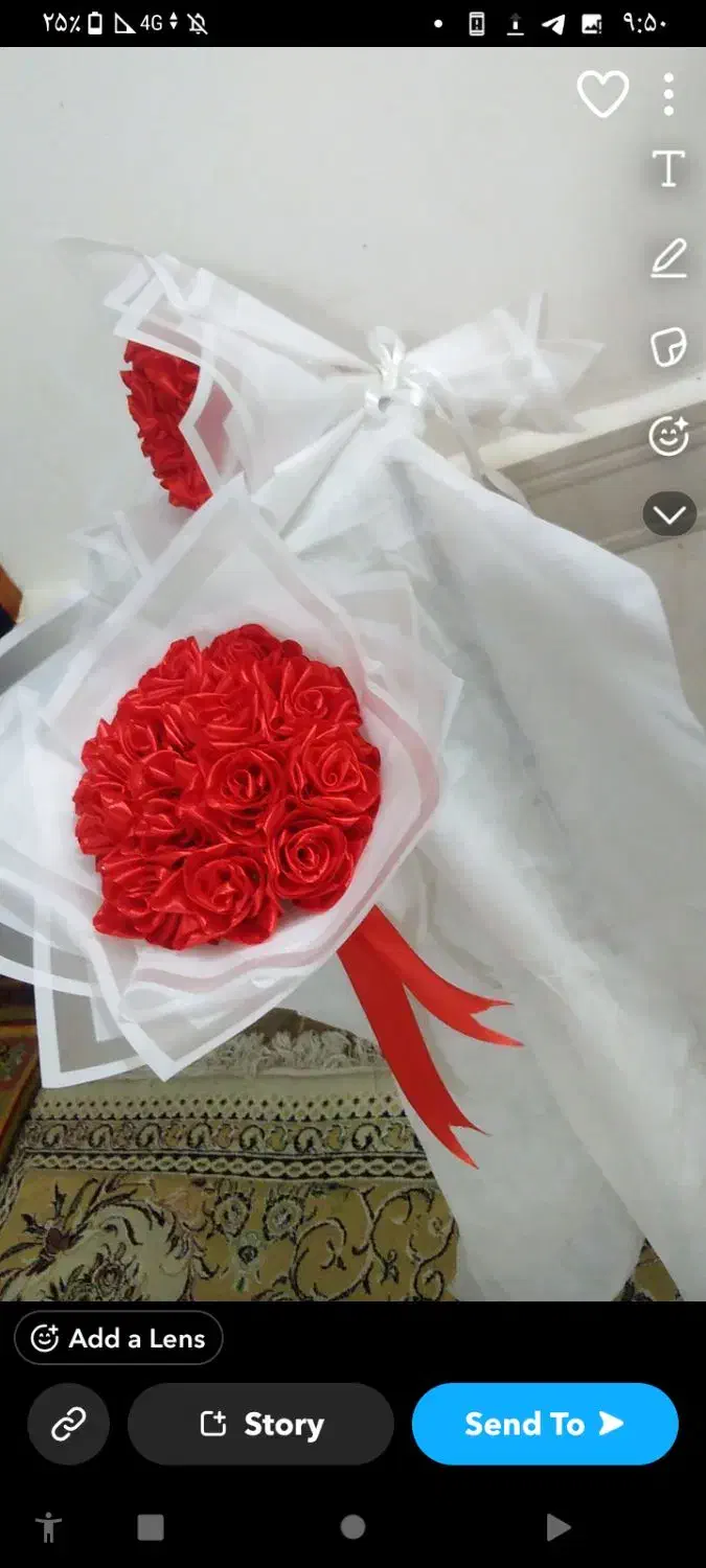 دوعدد رز قرمز|گل مصنوعی|گنبد کاووس, |دیوار