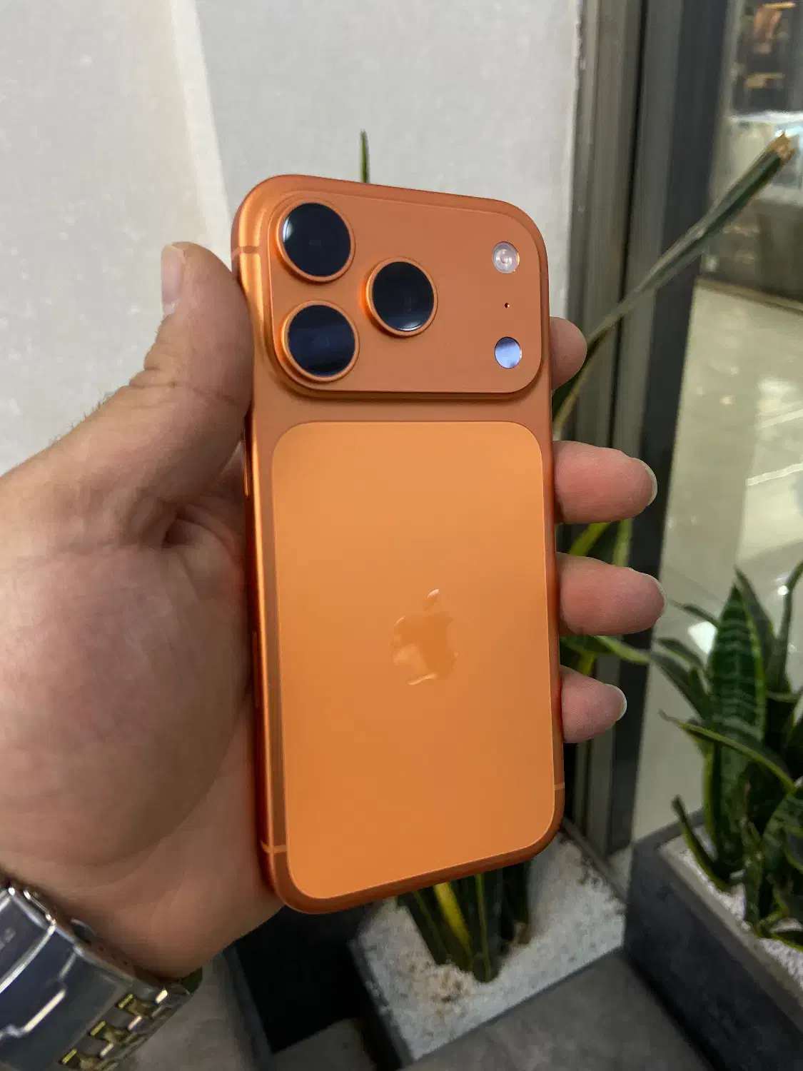 اپل ایفون iPhone ۱۷ پرو رنگ جذاب نارنجی بهترین سال|موبایل|اصفهان, احمدآباد|دیوار