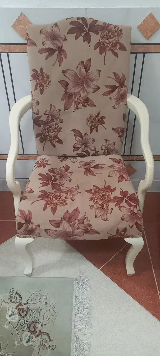 دو عدد صندلی|صندلی و نیمکت|خمینی‌شهر, |دیوار