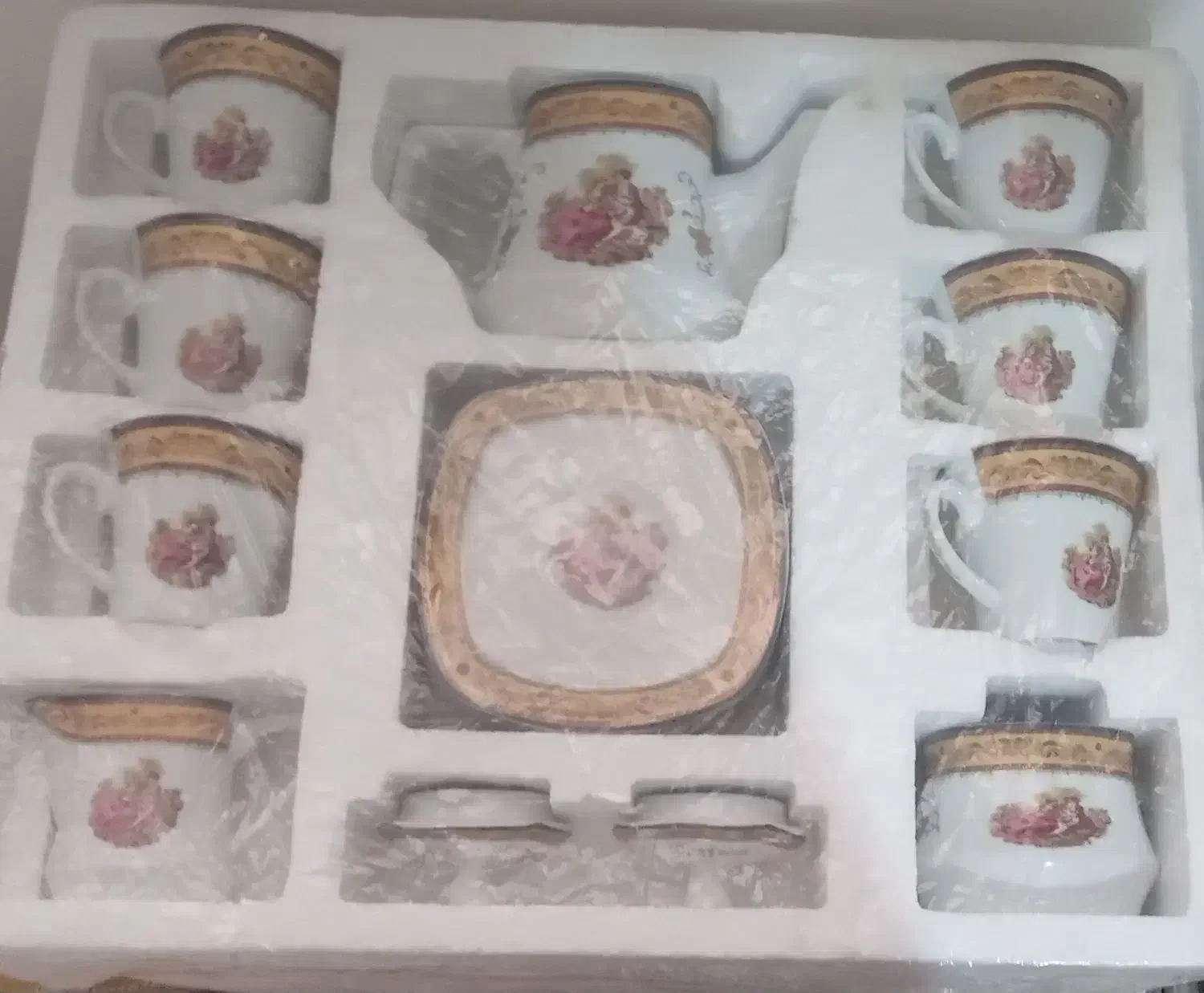 سرویس صبحانه خوری و سرویس چای خوری لیلی و مجنون|ظروف سرو و پذیرایی|گوراب زرمیخ, |دیوار