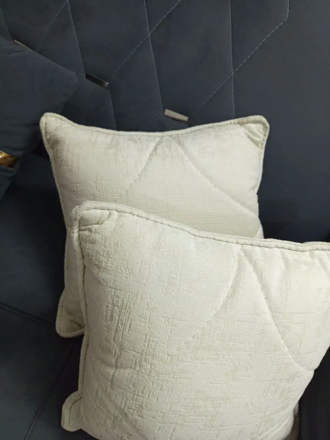 کوسن نو نو|مبلمان خانگی و میز عسلی|قم, قلعه کامکار|دیوار