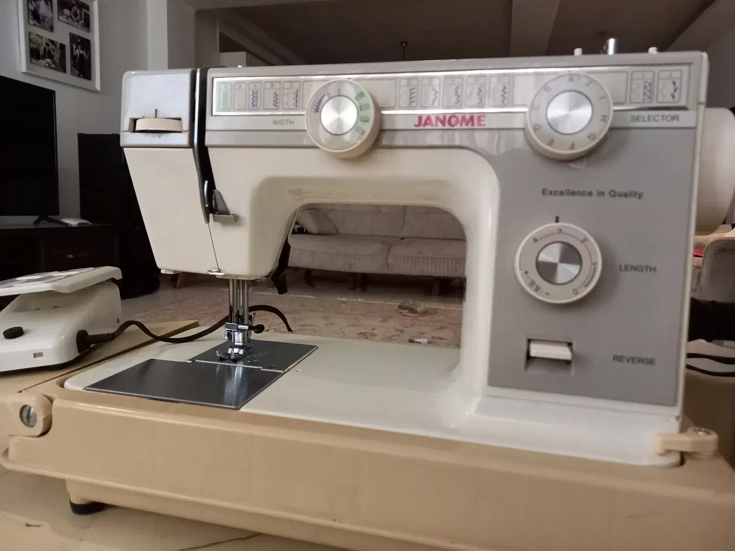 چرخ خیاطی ژانومه ۳۹۳A|چرخ خیاطی و ریسندگی|ساری, |دیوار