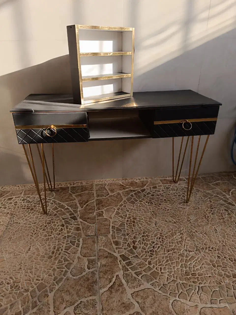 میز ناخن و استند رومیزی ست و استندبزرگ دیواری|آرایشگاه و سالنهای زیبایی|لنگرود, |دیوار