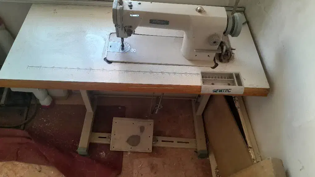 چرخیاطی|چرخ خیاطی و ریسندگی|بومهن, |دیوار