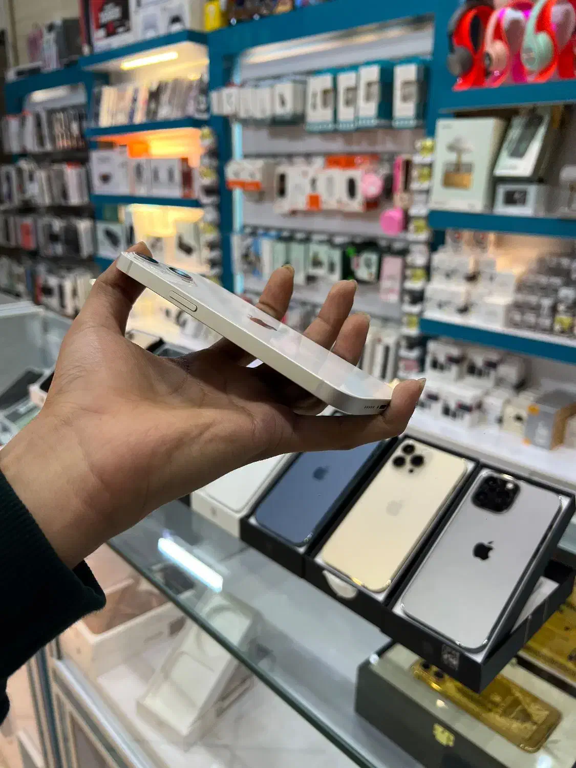 اپل iPhone 13 با حافظهٔ ۱۲۸ گیگابایت|موبایل|یزد, |دیوار