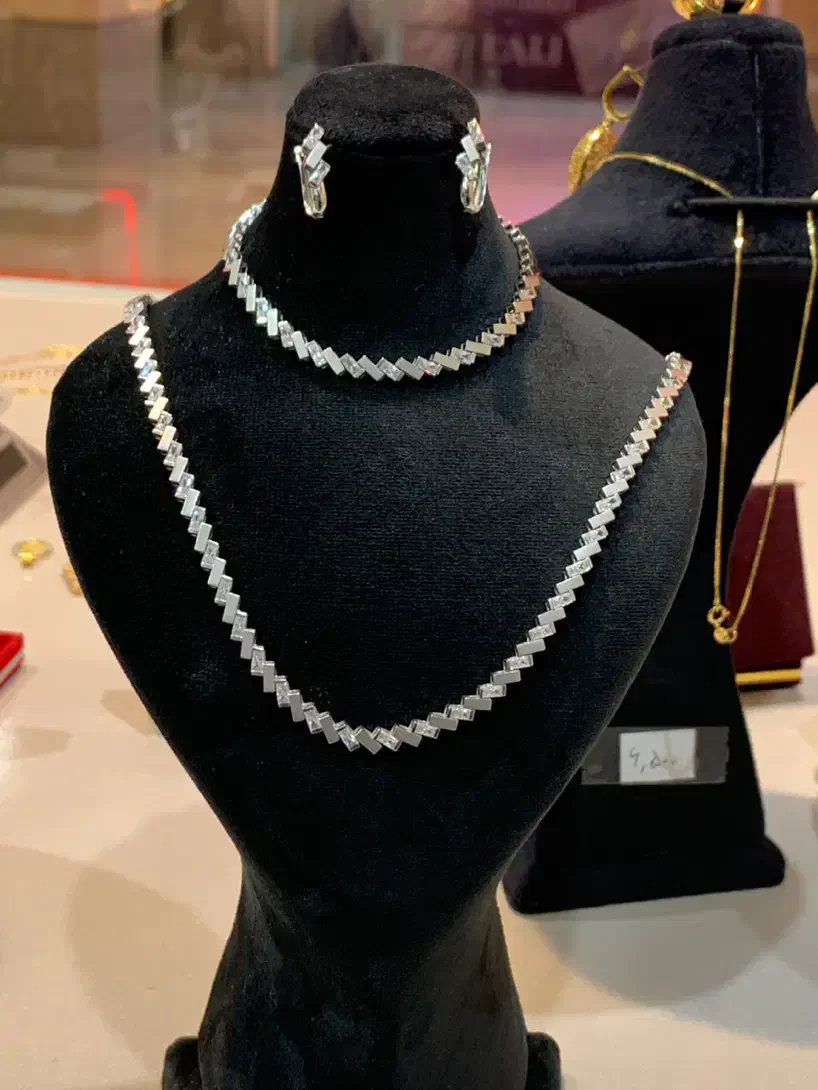 سرویس طلای سفید در حد نو|جواهرات|قم, سالاریه|دیوار