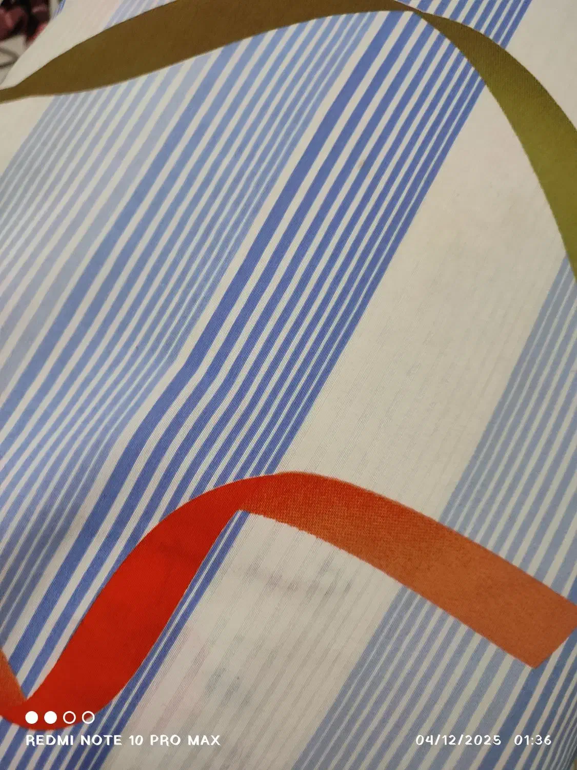 4 عدد بالشت و 3 عدد تشک 1 نفره بزرگ.پشم و کولک|رختخواب، بالش، پتو|اسلامشهر, شهرک واوان|دیوار