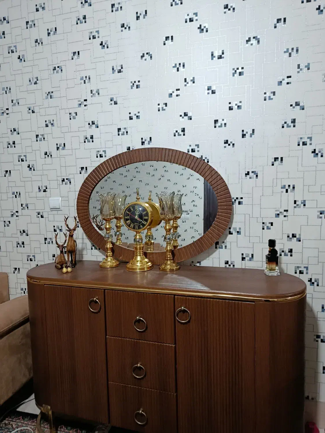 میز کنسول بهمراه ساعت و شمعدان تمیز|بوفه، ویترین، کنسول|گرمسار, |دیوار