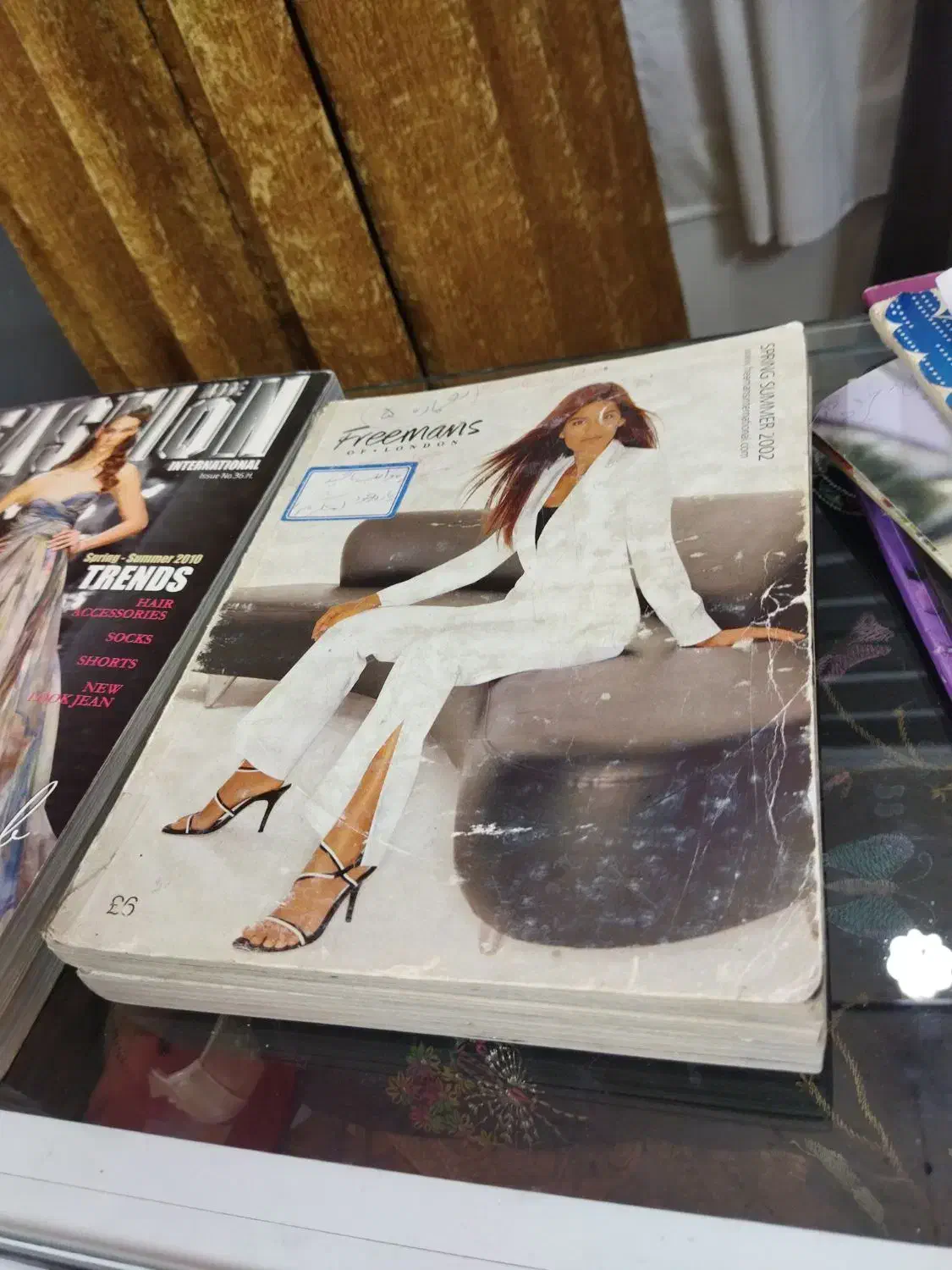 ژورنال خیاطی خارجی|کتاب و مجله تاریخی|گنبد کاووس, |دیوار