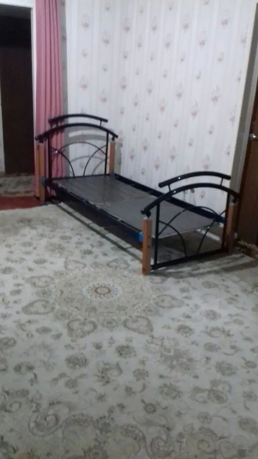 تخت تک نفره فلزی باز شو در حد نو|تخت و سرویس خواب|مهاجران, |دیوار