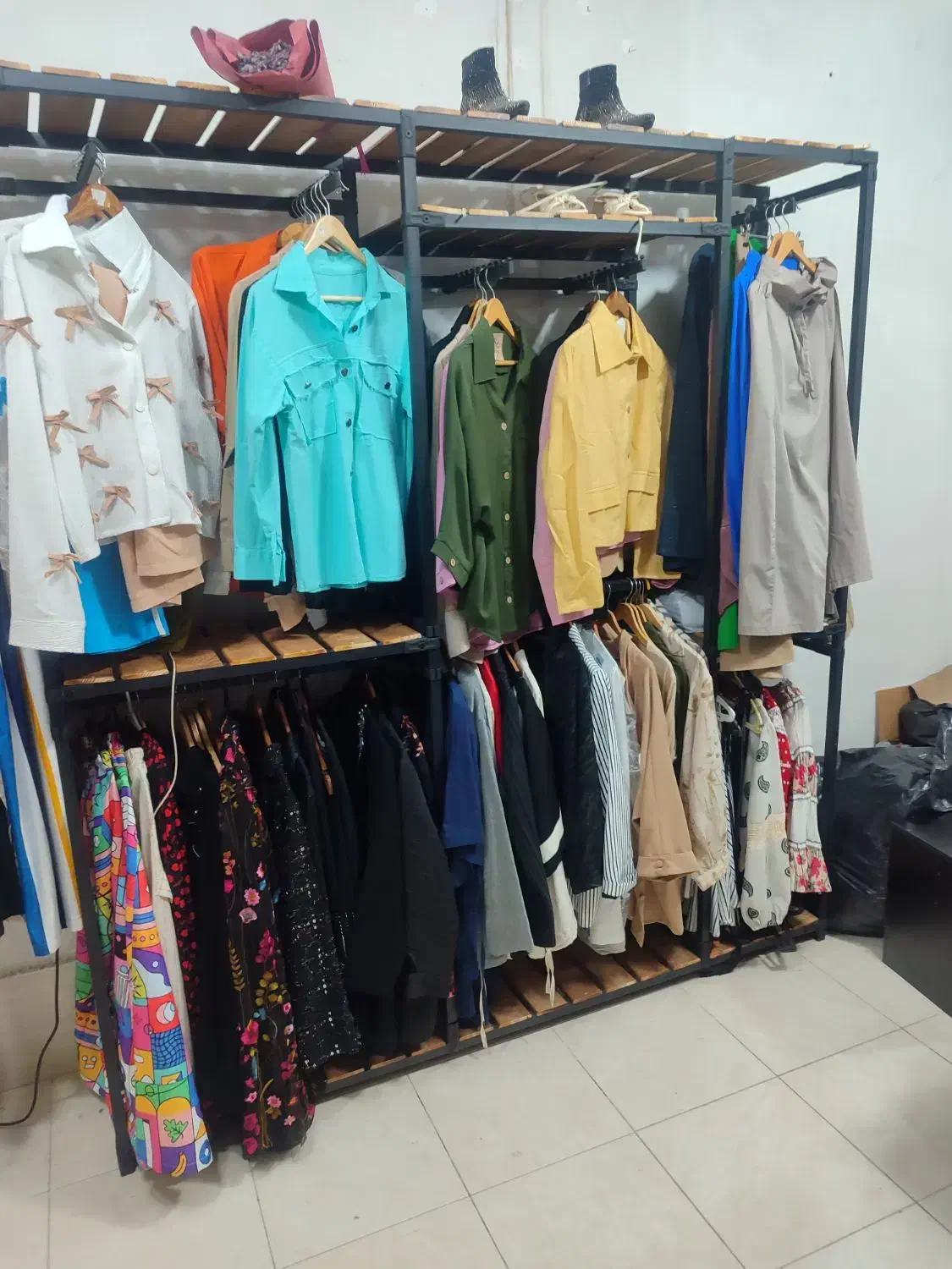 یک رگال لباس داریم برای فروش خورموج هستم|فروشگاه و مغازه|خورموج, |دیوار