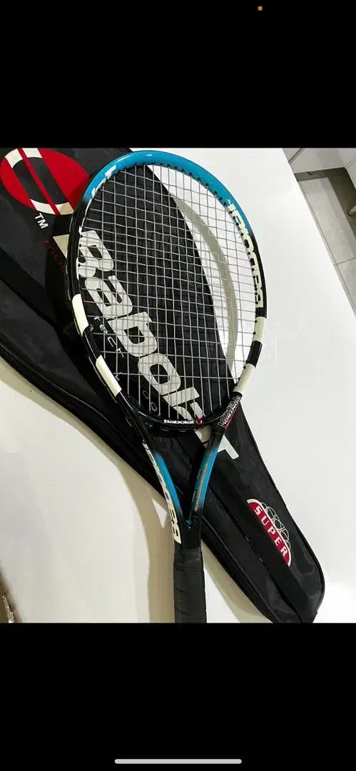 راکت تنیس Babolat اصل|ورزش‌های توپی|شیراز, زرهی|دیوار