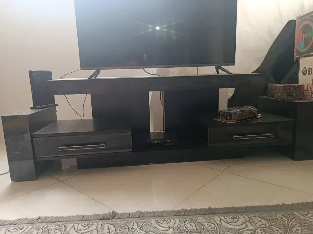 میزتلویزیون های گلاس در حد نو|میز تلویزیون|مشهد, الهیه|دیوار