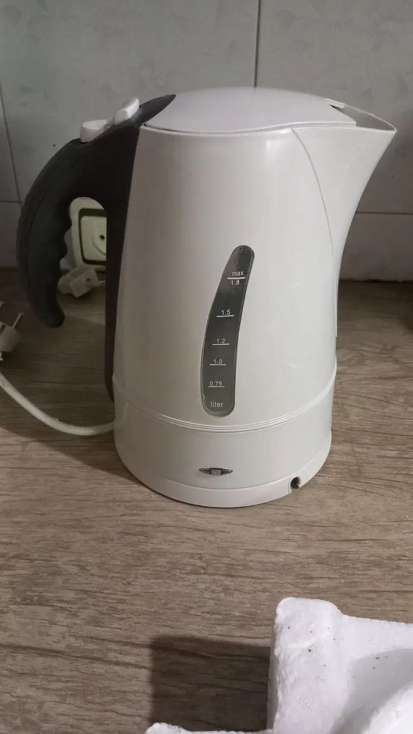 کتری برقی براون  قدیمی کاملا نو با جعبه|سماور، چای‌ساز، قهوه‌ساز|لاهیجان, انقلاب|دیوار