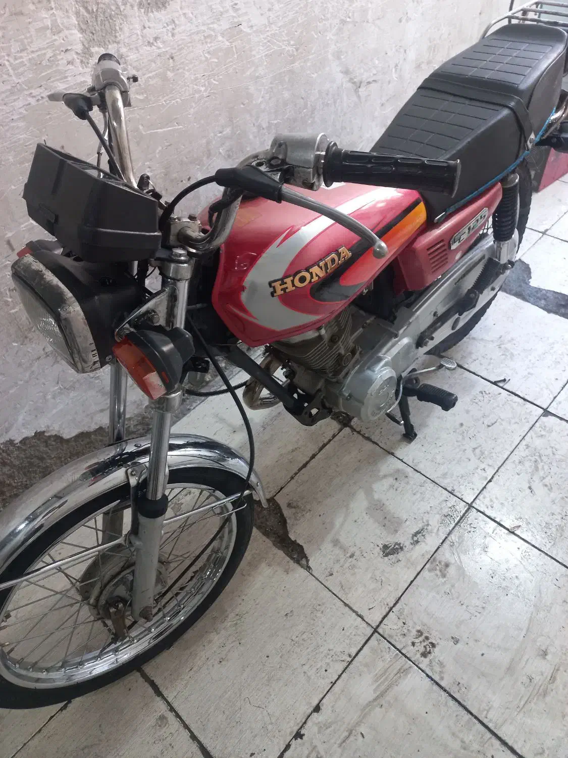 ۸۶ پلاک ملی خیلی تمیز وسالم|موتورسیکلت|قم, دروازه چوبی|دیوار