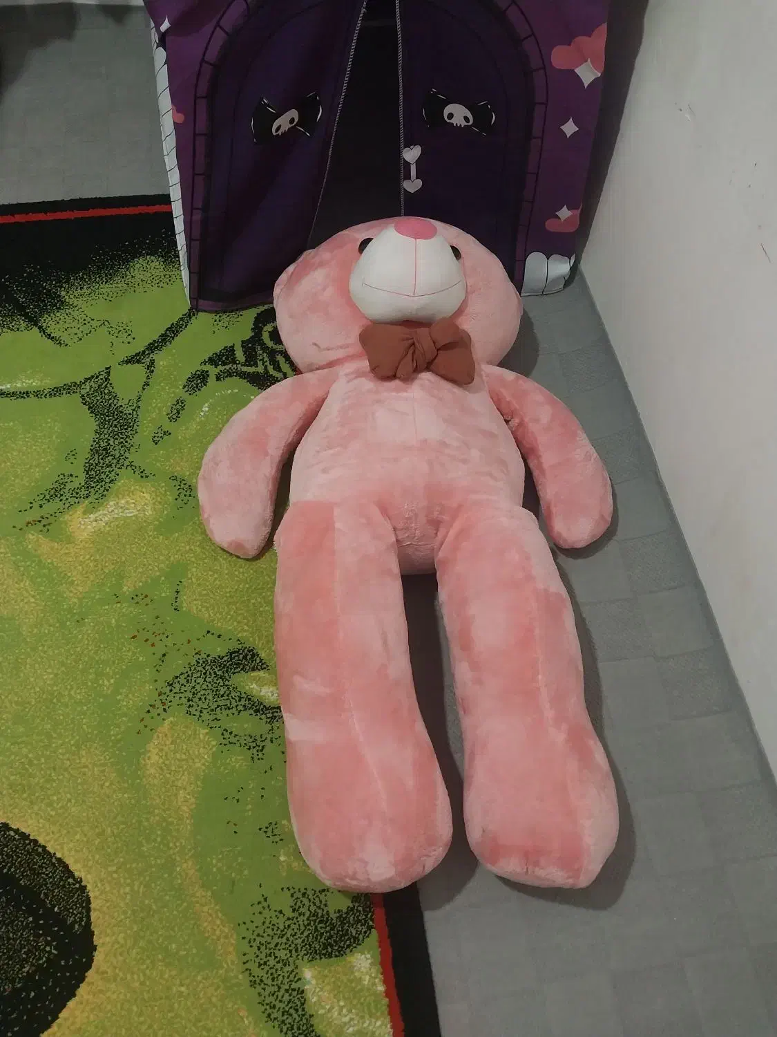 عروسک|اسباب‌بازی بچه|خوی, |دیوار