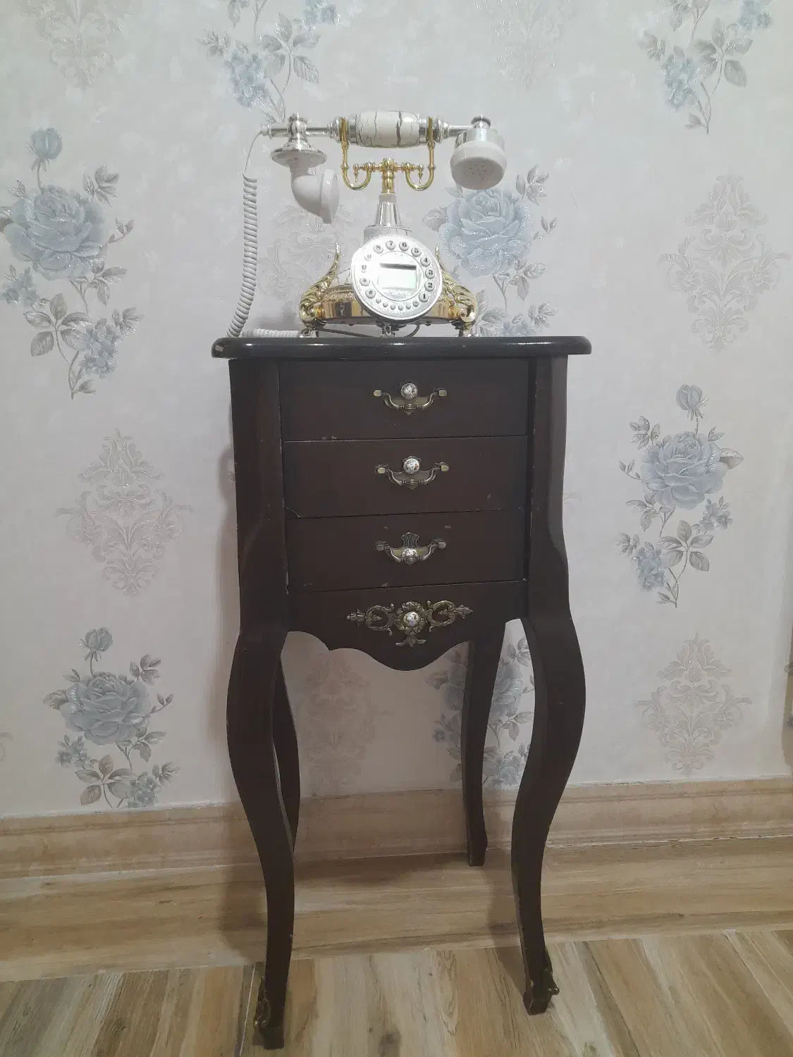 میز تلفن و گوشی تلفن|صنایع دستی و سایر لوازم تزئینی|سلطانیه, |دیوار