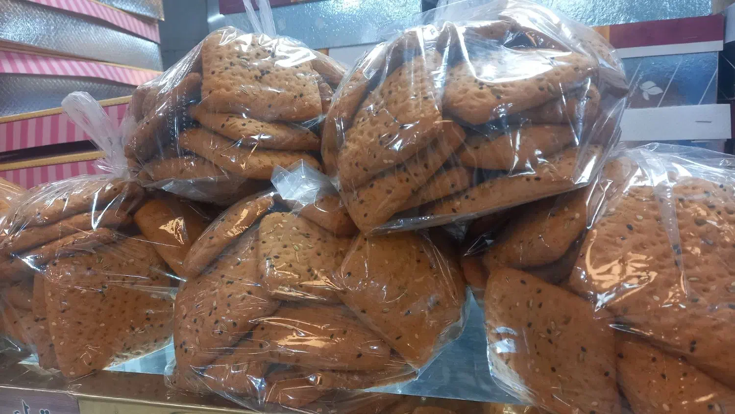 وردست اقاو۲خانوم ساده جهت کاردرقنادی|استخدام خدمات فروشگاه و رستوران|سبزوار, رضوی|دیوار