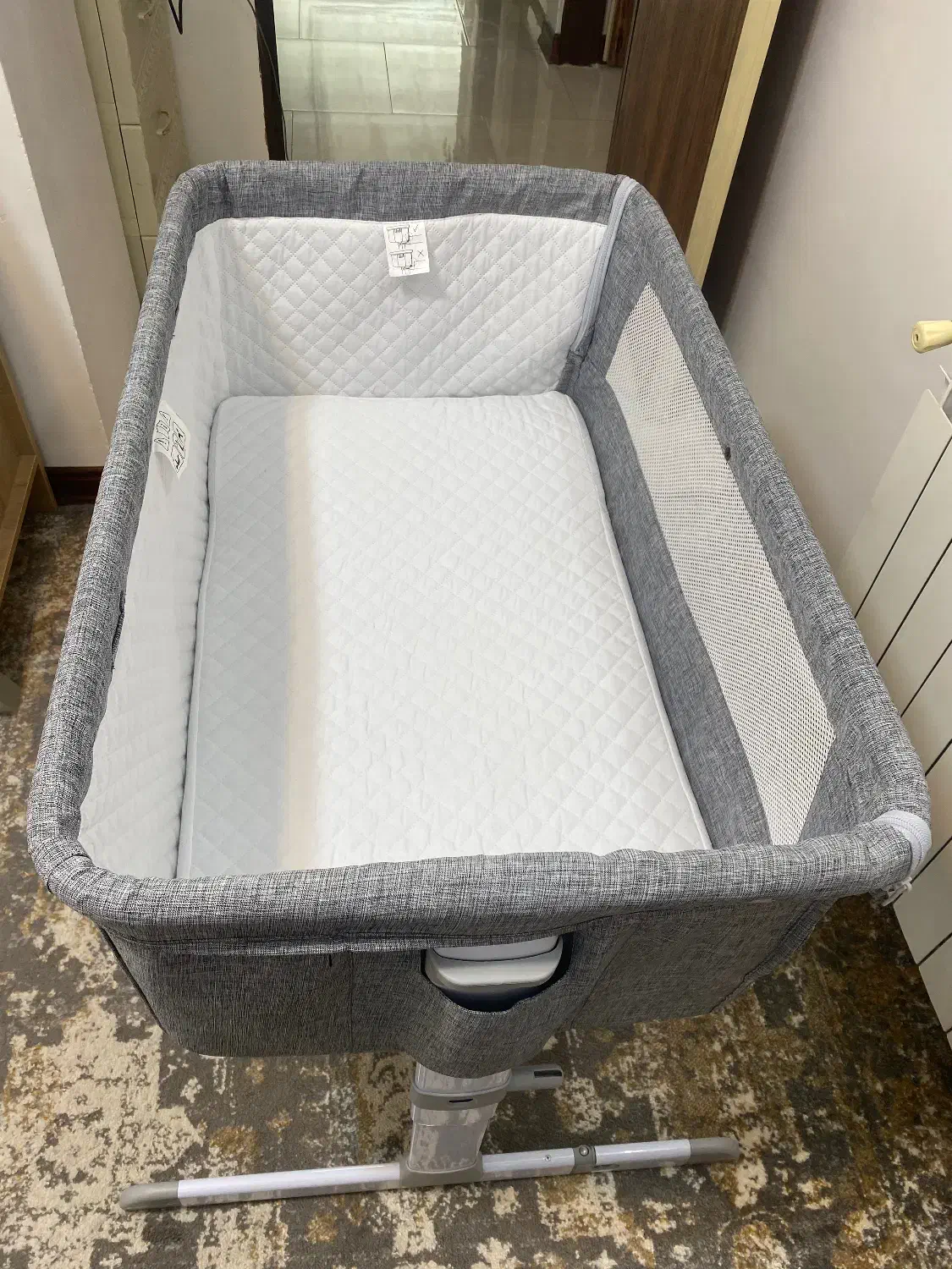 تخت  نوزادی کنار مادر مدل ویرا دلیجان در حد نو|تخت و صندلی بچه|آمل, |دیوار