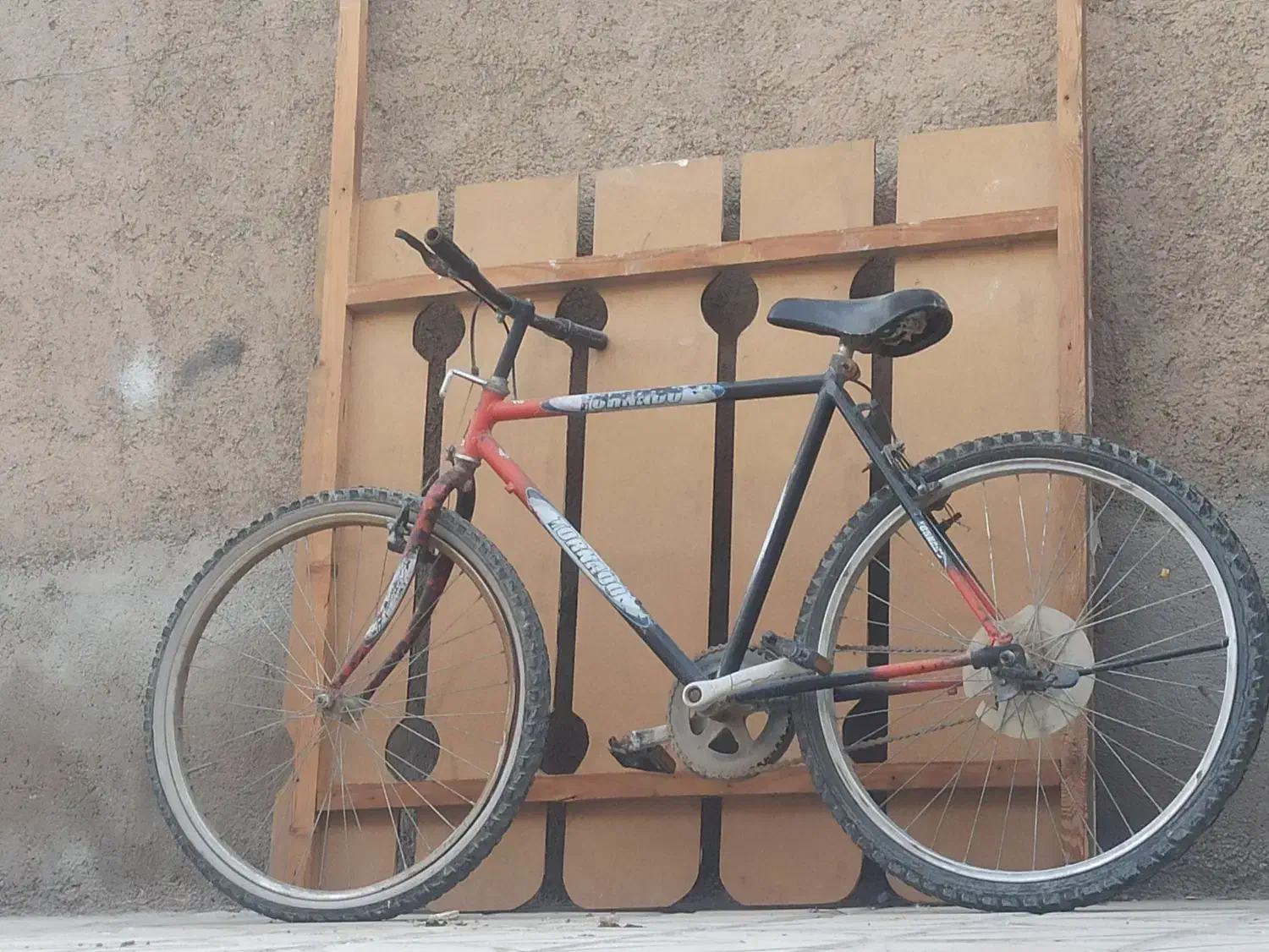 دوچرخه ۲۶معمولی فقدبادمیخادبزنی سالمه سالم|دوچرخه، اسکیت، اسکوتر|اسفراین, |دیوار