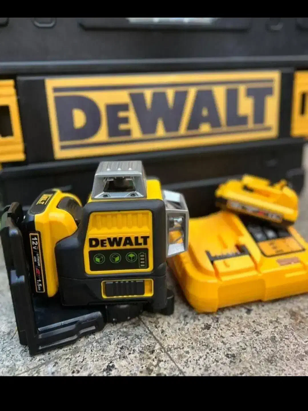 تراز لیزری 16 خط باتری بزرگ دیوالت ترازلیزری دریل|مصالح و تجهیزات ساختمان|شیراز, نصر|دیوار