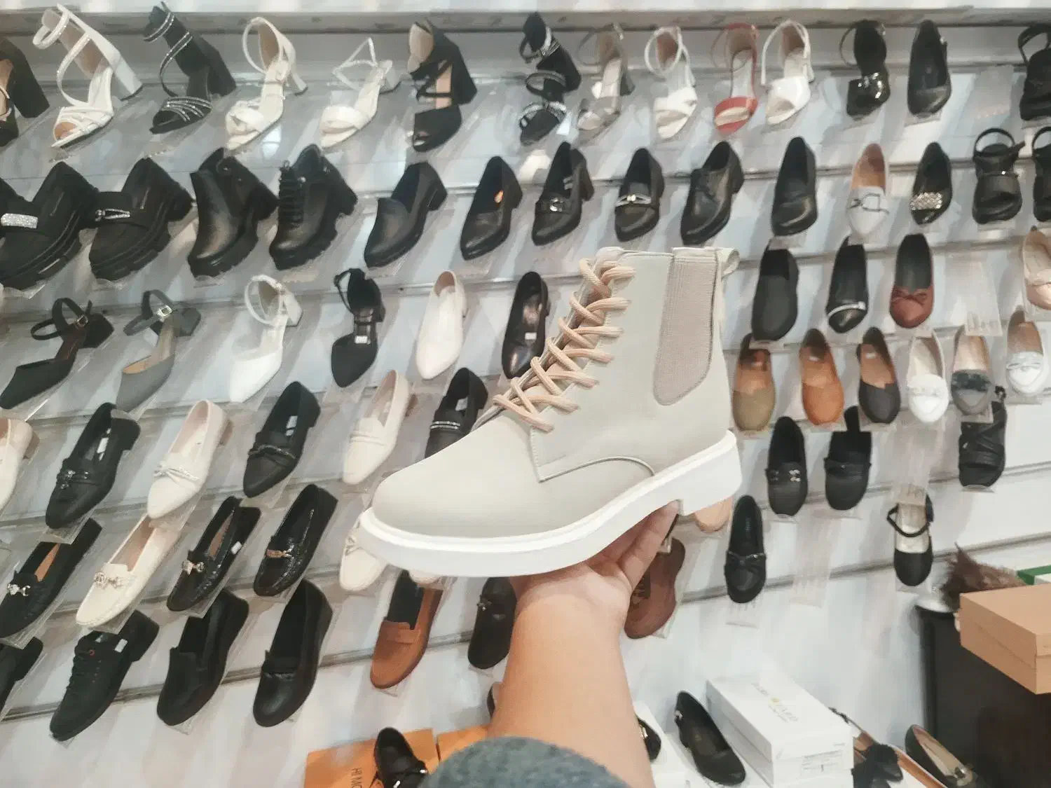 کفش نیم بوت زنانه|کیف، کفش، کمربند|خواف, |دیوار