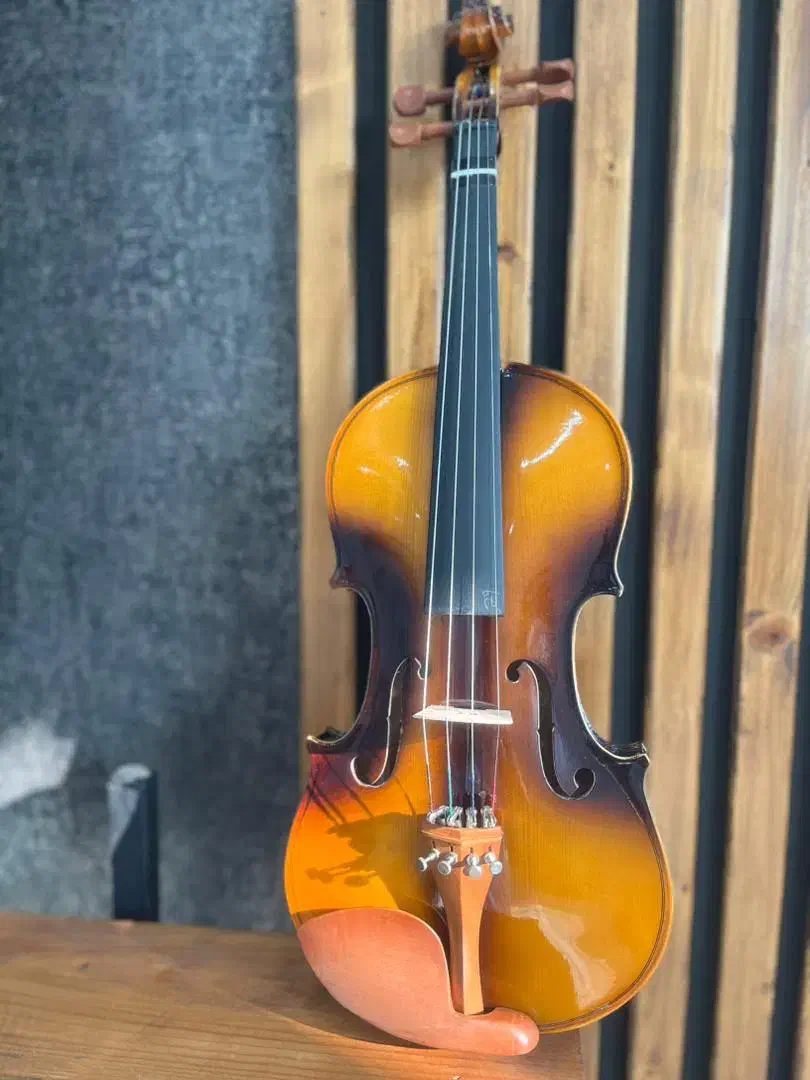 ویولن فندر v2008 core|ویولن|رشت, حافظ آباد|دیوار