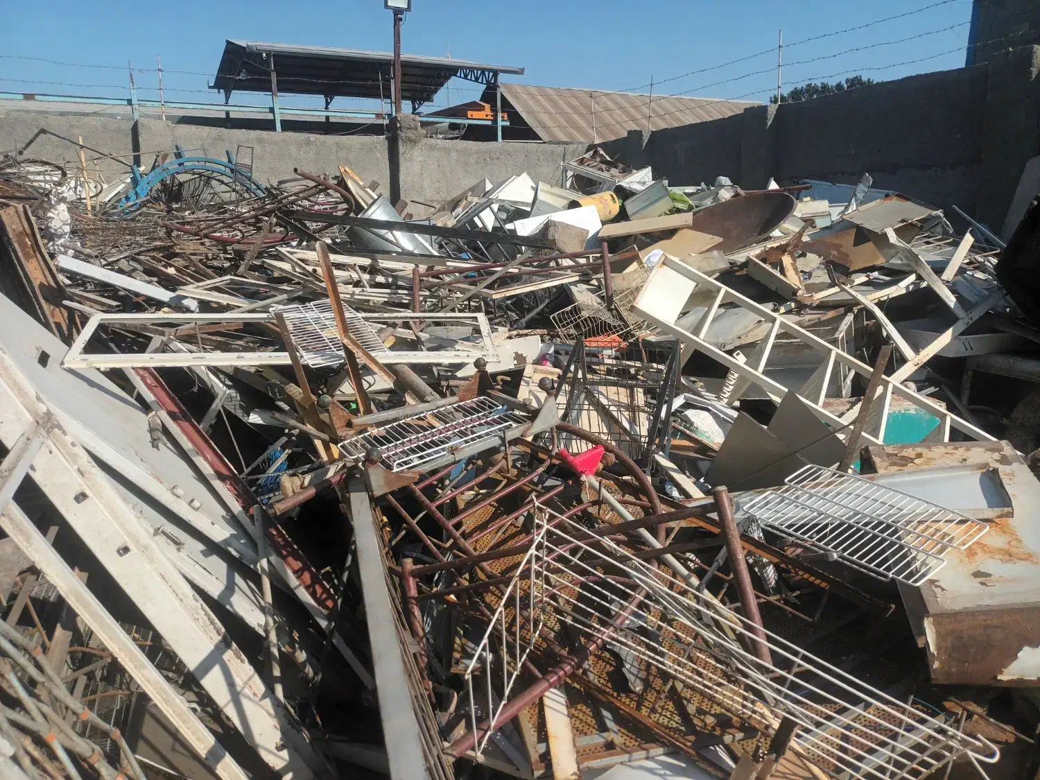 خرید فروش ضایعات آهن درب پنجره کابینت شوفاژ مس|عمده‌فروشی|مشهد, شهید بهشتی|دیوار