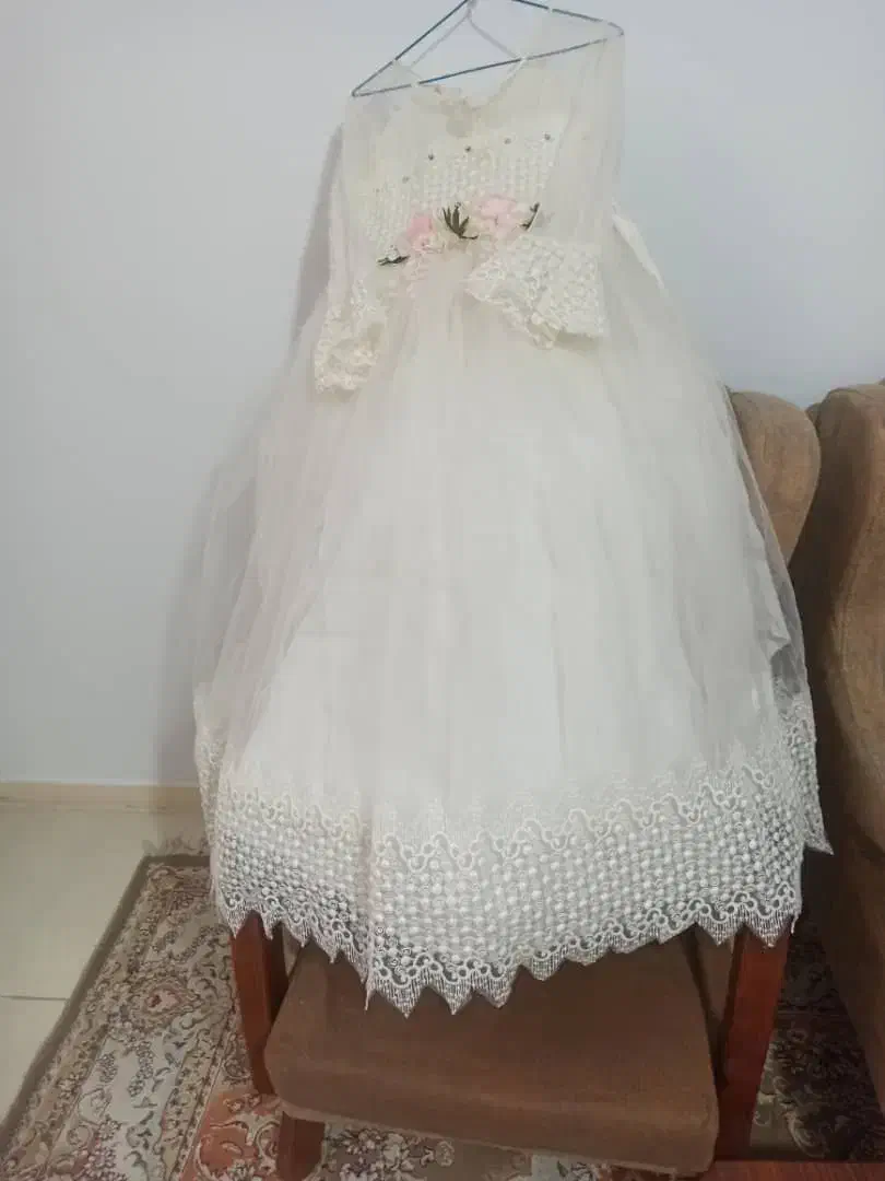 لباس عروس|لباس|رزن, |دیوار